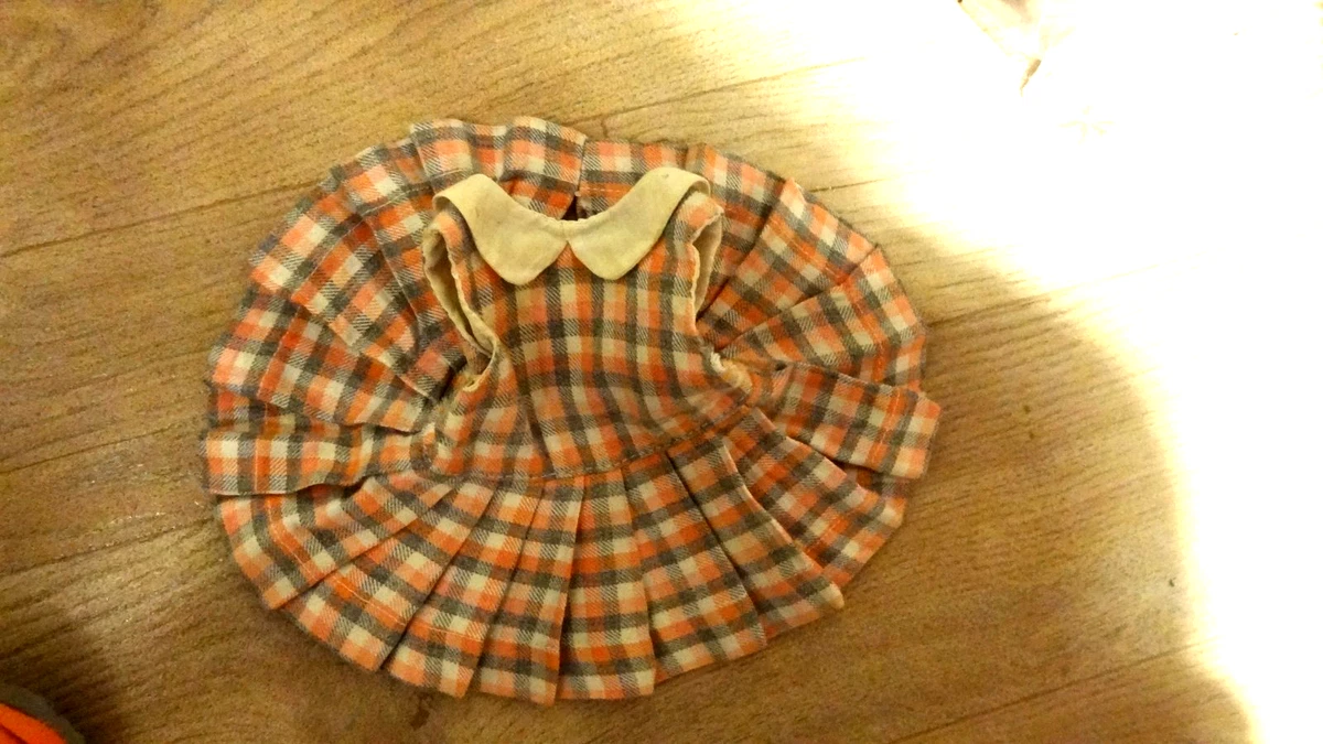 bel ensemble robe pour poupée de mode ou autre poupée