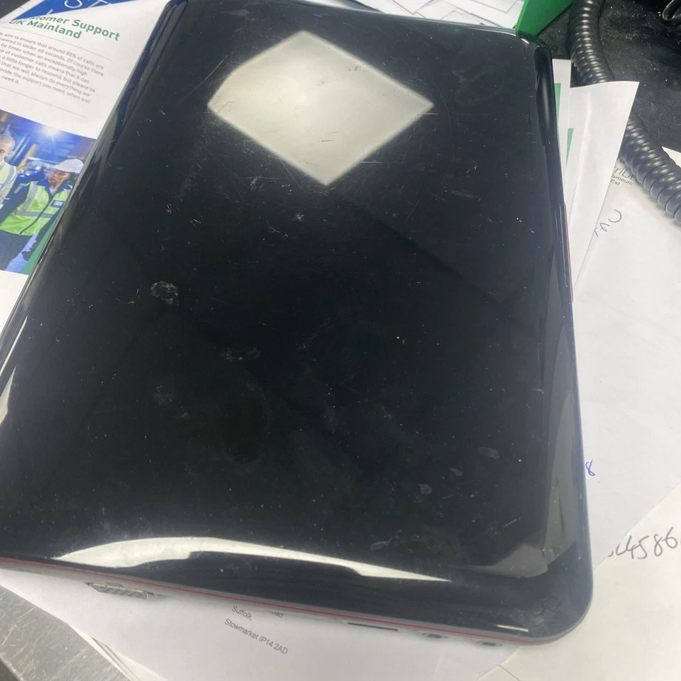 Samsung NF110 10'' Laptop Netbook Windows 7 spares or repairs  - Image 3 of 4