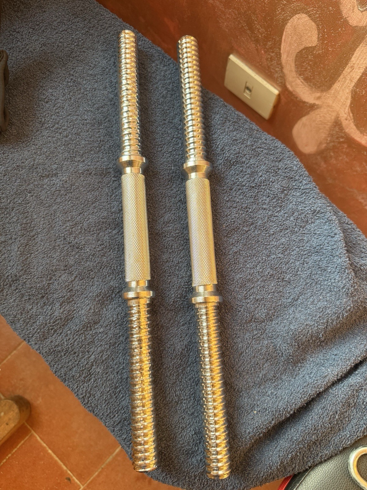 Coppia manubri componibili in metallo cromato argento con barre filettate