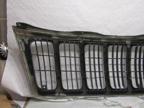Jeep Grand Cherokee WJ 99-04 3.1 pre-facelift full chrome front grille panel - Picture 4 of 8