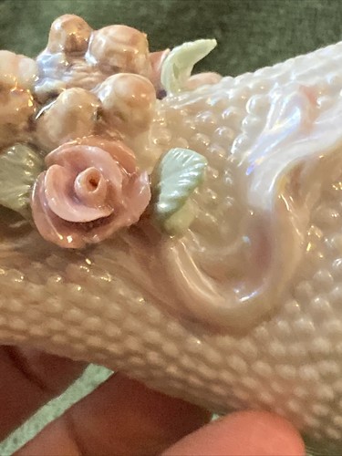 Vintage 6” Iridescent Porcelain Teddy Bear Heart-Shaped Vase - Picture 7 of 11