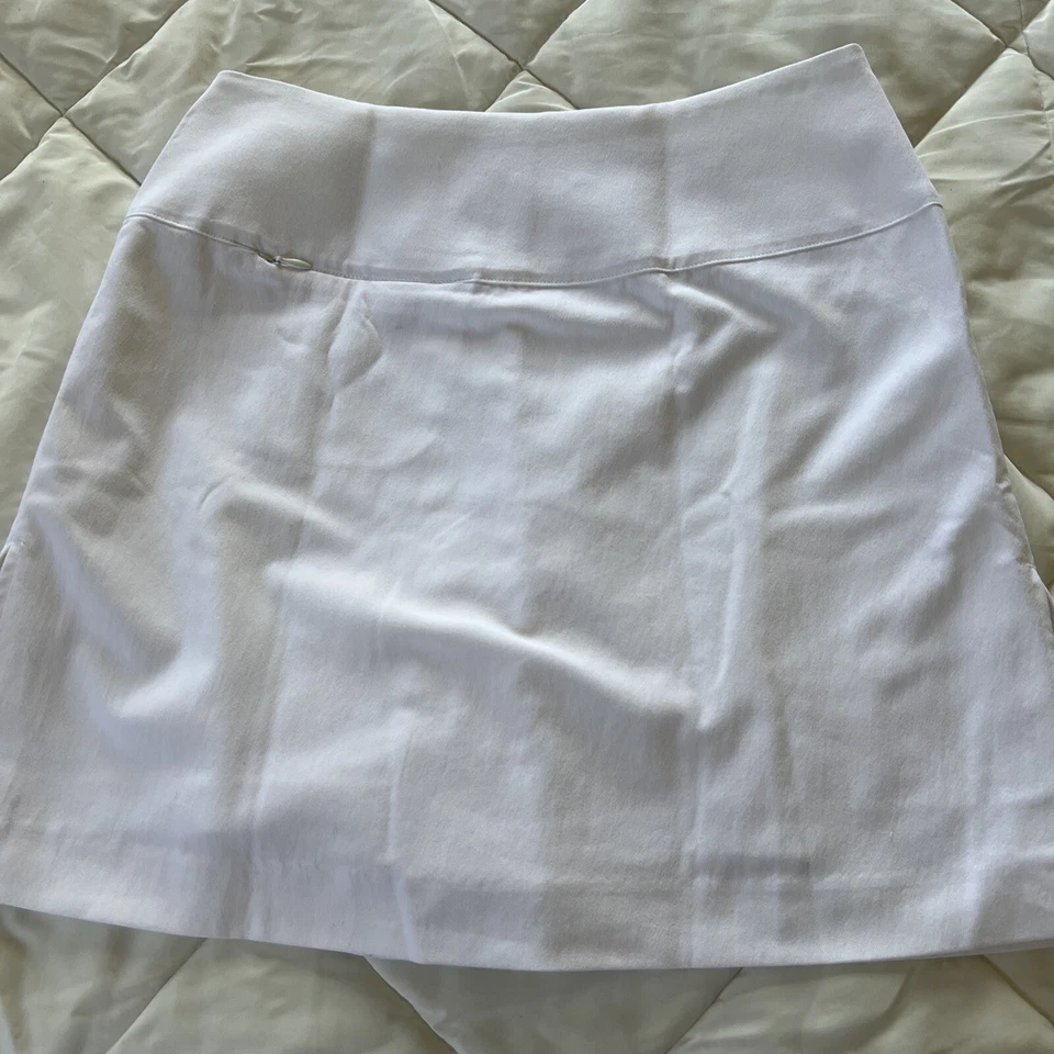Minifalda blanca de golf/tenis Tehama con silueta corta incorporada en línea A 4 Foto 3 de 4