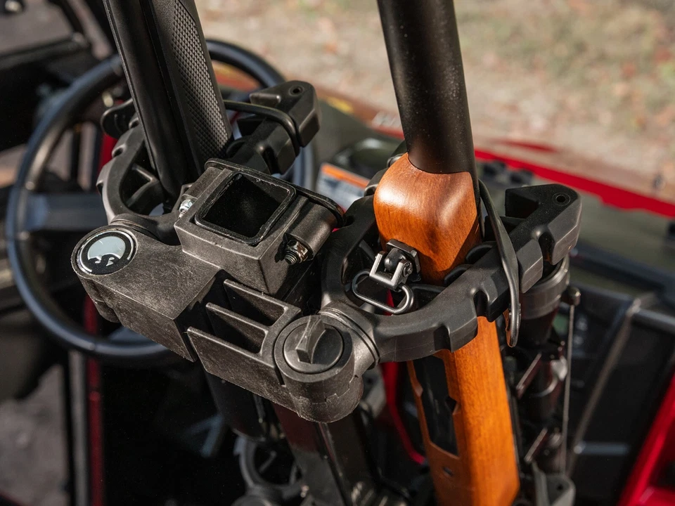 Soporte para pistola SuperATV montado en el piso para Polaris Ranger XP 570 (2015-2016) Foto 4 de 4