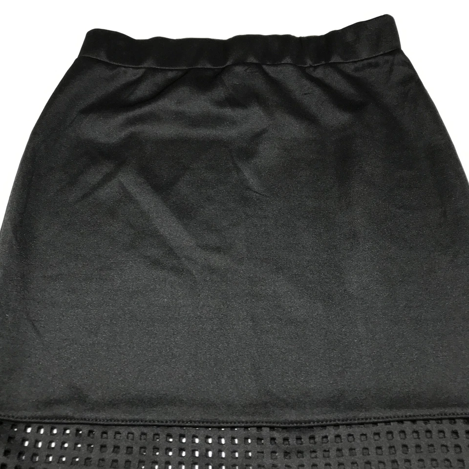 Saia A. Byer Feminina Tamanho Médio Puxador Preta Corte Laser Borda Elástica Bodycon - Imagem 3 de 4