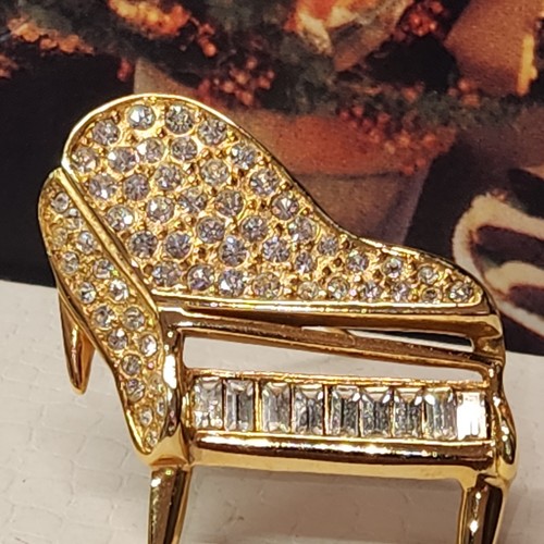#2348, RARO BROCHE BAGUETTE PIANO ESTRÁS, CHAPADO EN ORO - Imagen 5 de 5