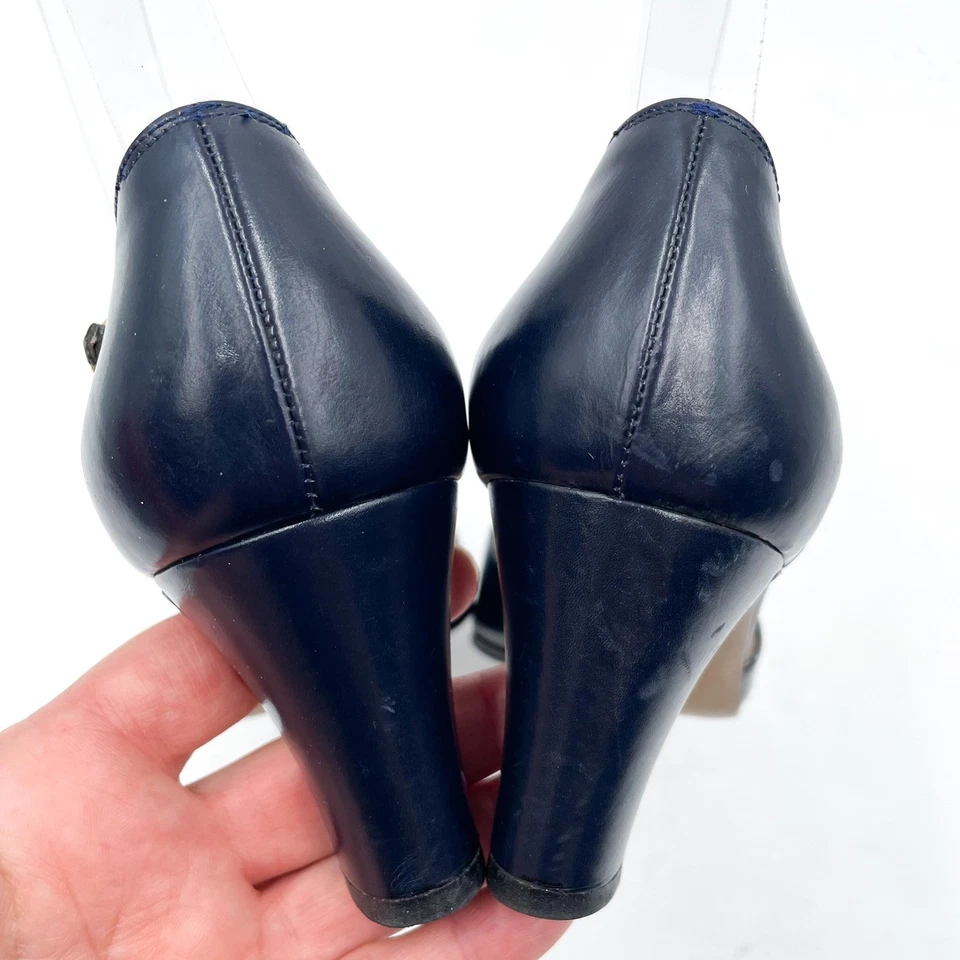 Zapatos de salón Salvatore Ferragamo con correa en T de cuero azul marino retro talla 5,5 Foto 4 de 4