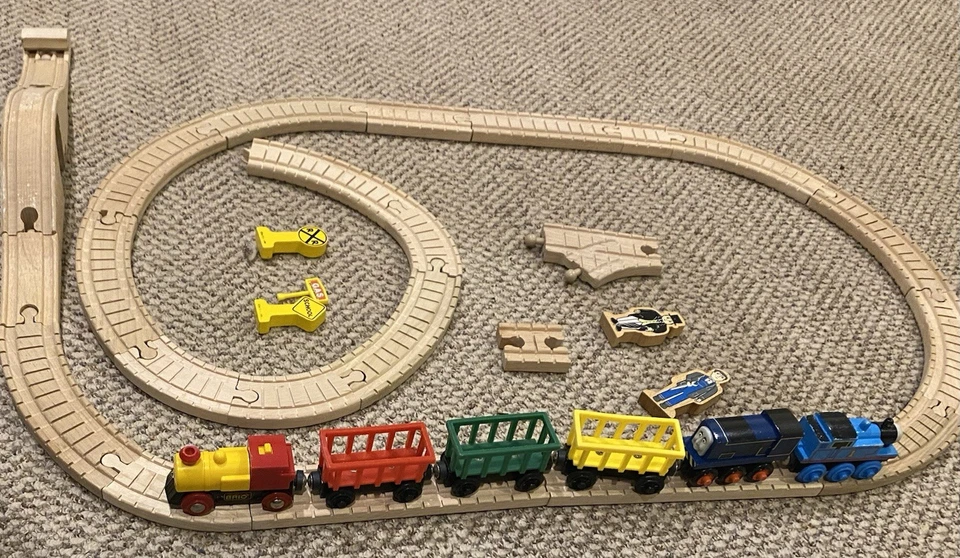 Juego de tren y vías de madera de 36 piezas Thomas The Train & Friends de colección Foto 3 de 4