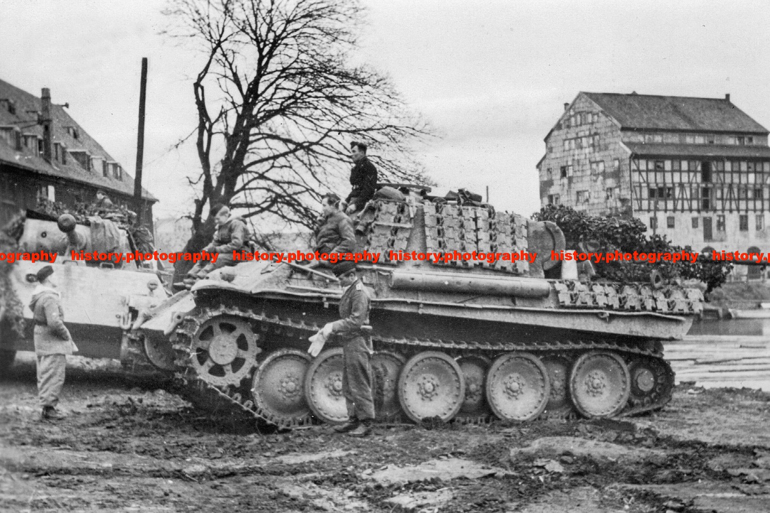 F027885 German Panzer V Panther tanks in Memel 1944 WWII