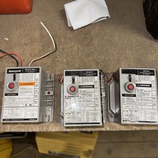 Lot Of 3 OEM HONEYWELL R8184G4009 Protectorelay Oil Burner Control 45 Second