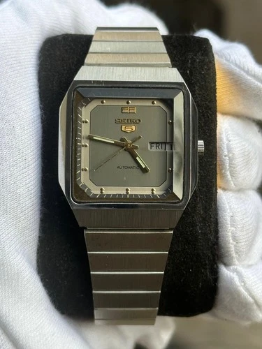 vintage seiko 5 automatic day-date Japan men's watch 7009