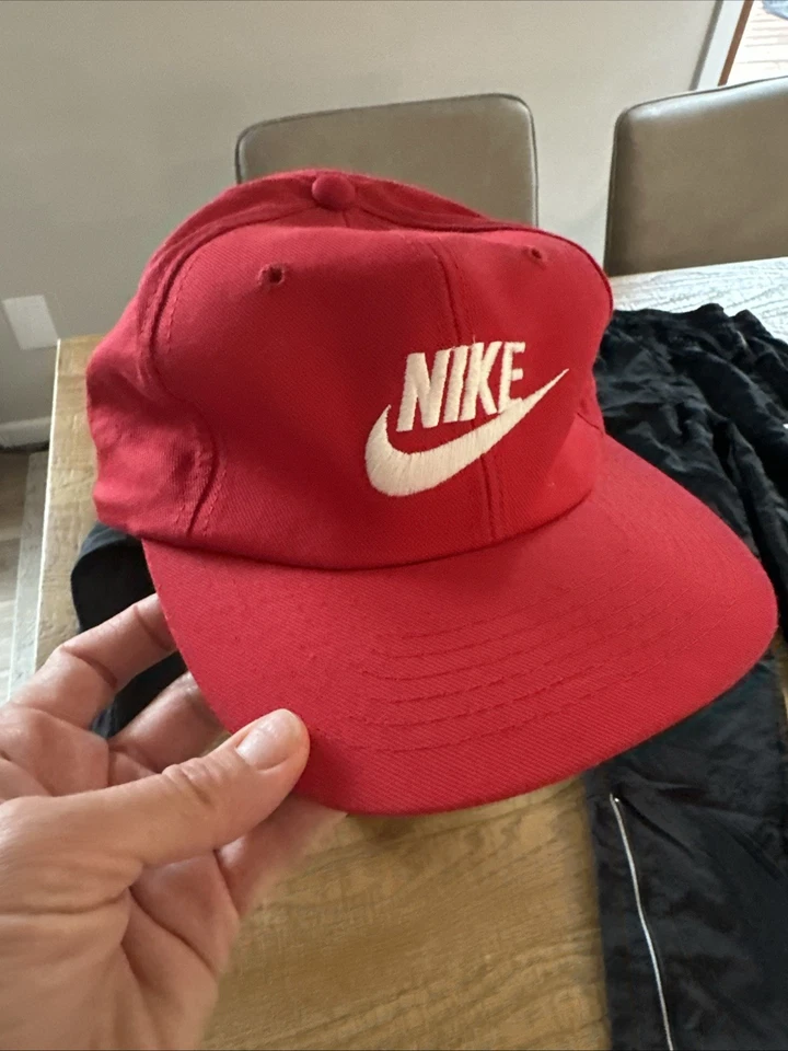 Nike Lote De Jóvenes Grandes - 6 Artículos - Chaqueta y Pantalones - Camisetas - Sombrero Foto 4 de 4