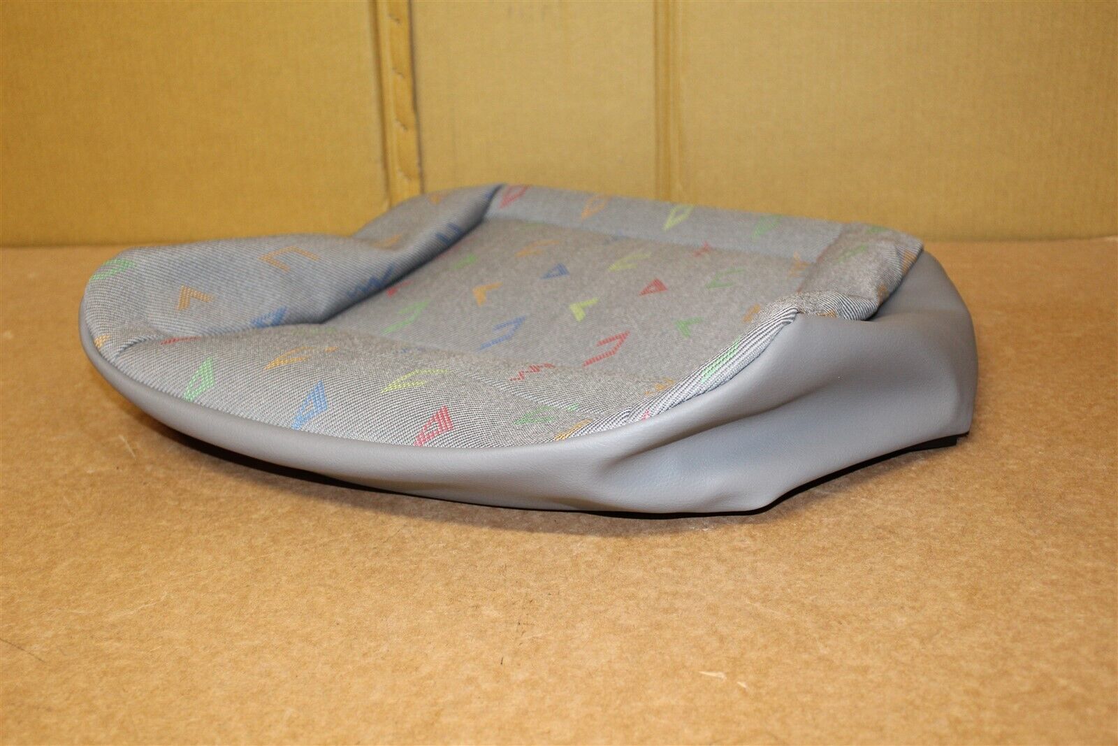 VW Transporter T5 03-08 Left Front Single Seat Base cover 7E0881405PYM  Cover New