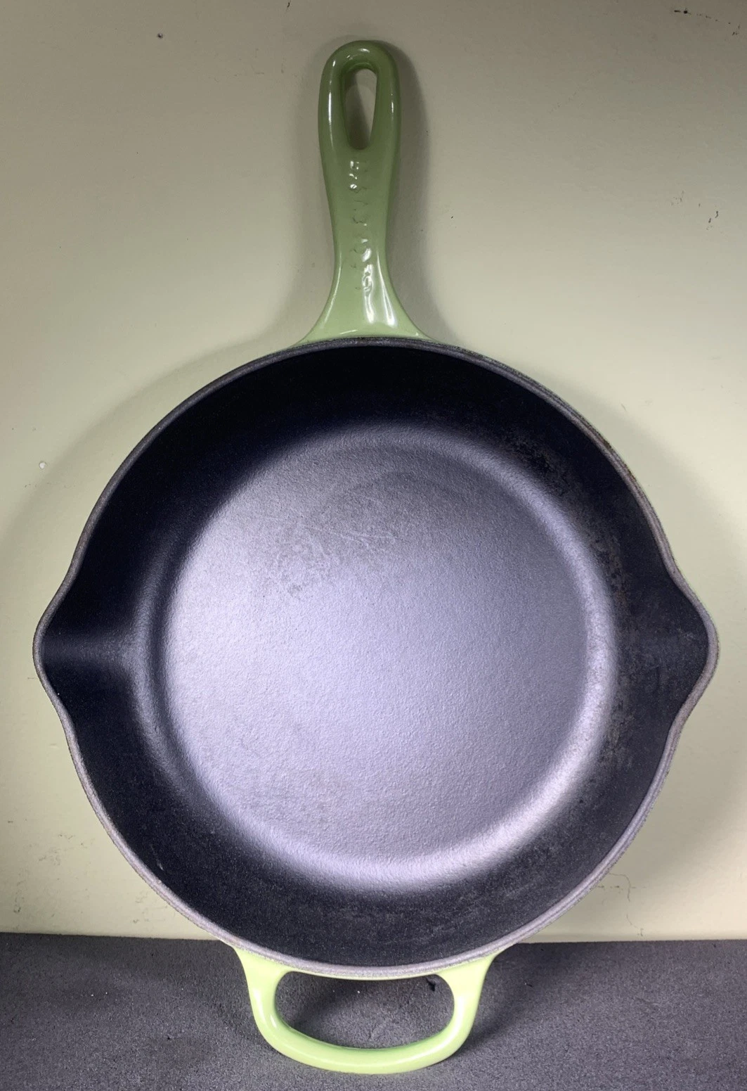 Le Creuset KIWI GREEN Cast Iron Enamel Skillet Frying Pan #26 10.5” France