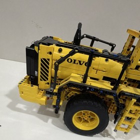 LEGO Technic Volvo Wheel Loader 42030 