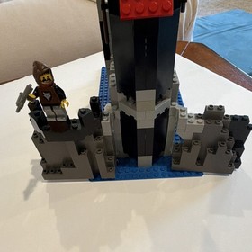 LEGO Castle Wolfpack Tower (6075) 100% Complete W/ Instructi & Minifigs No box
