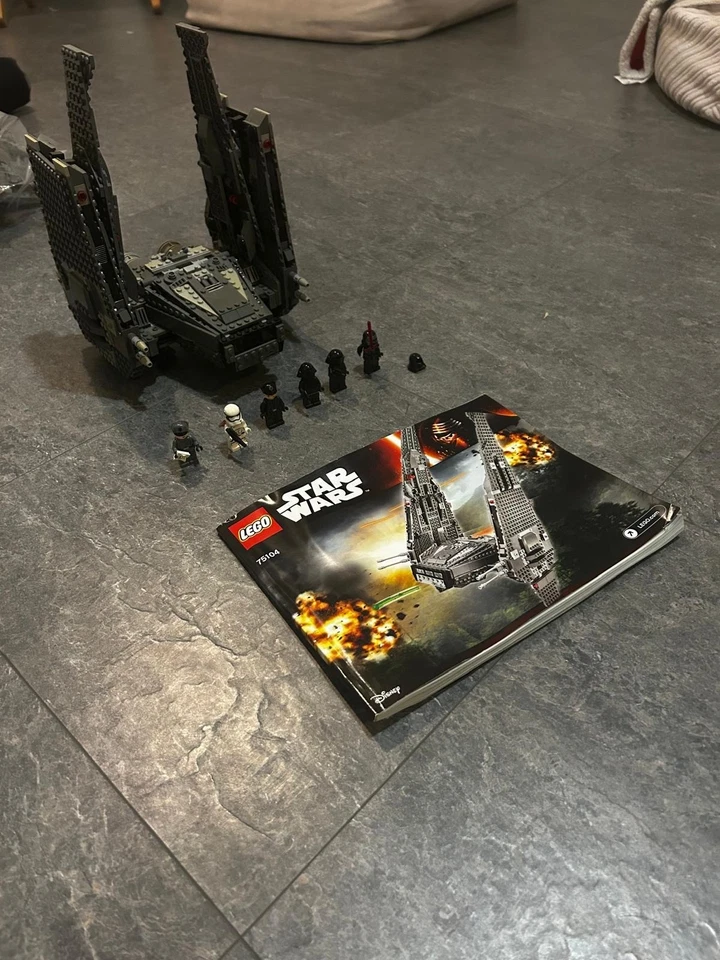 LEGO Star Wars 75104 Kylo Ren's Command Shuttle, photo 2 sur 5