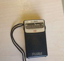 Sony SRF-AX15 Portable AM/FM Radio   Tested  Working