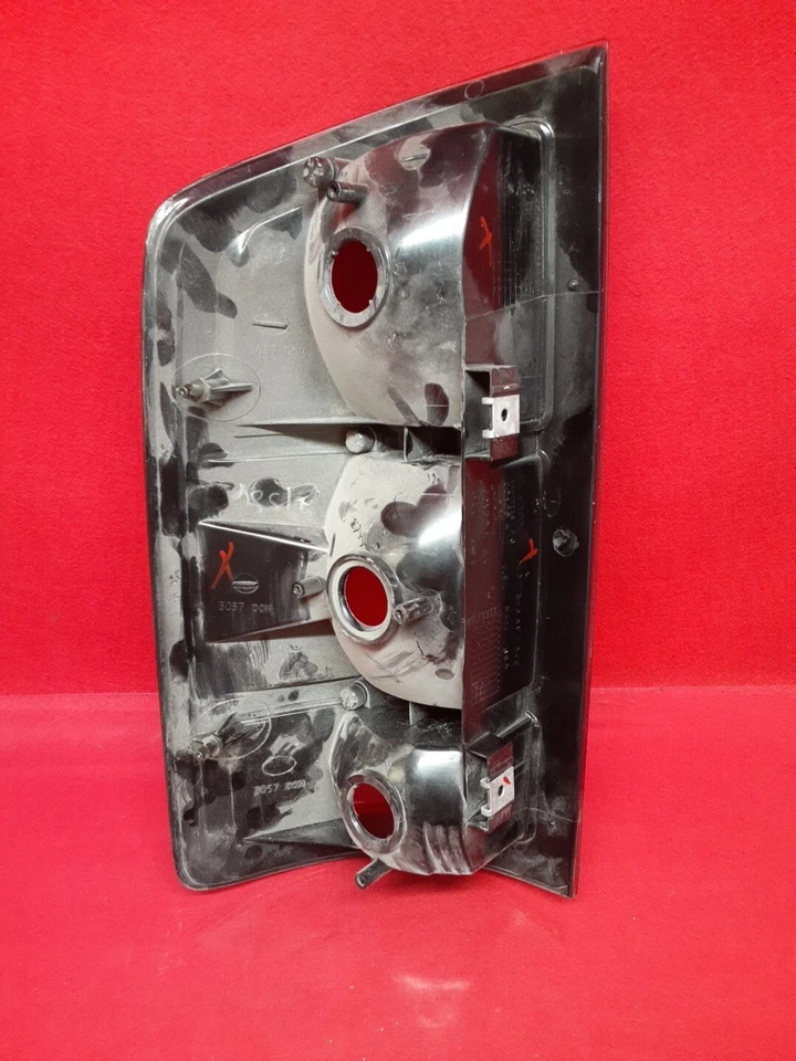 Luz trasera derecha pasajero Mopar Dodge Ram 1500/500/3500 2002-2006 Foto 4 de 4
