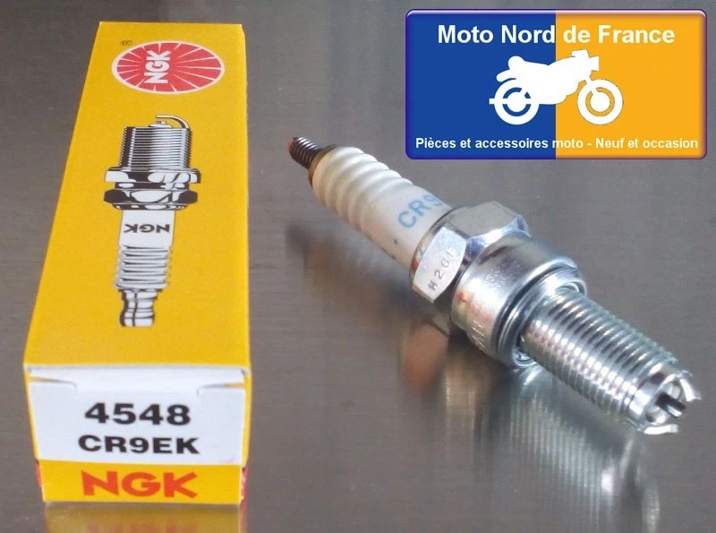 4 bougies NGK CR9EK - Suzuki GSF 600 Bandit S/N 1995-2004 - Photo 2/3