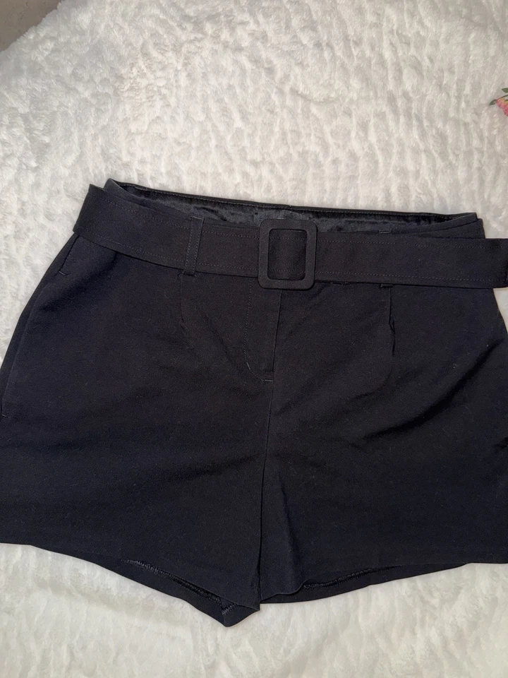 Express 高腰黑色短裤,Effortless Style,尺寸 2 — 第 2/4 张图片