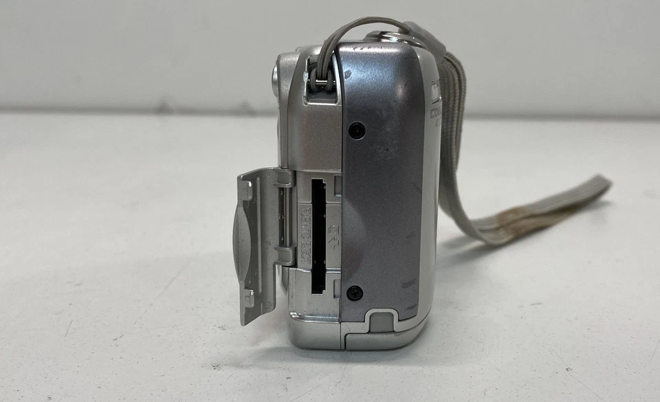 Nikon COOLPIX 4100 4.0MP Compact Digital Camera - Image 4 of 4