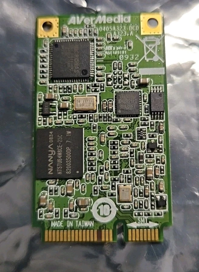 Avermedia A323AF Digital/Analógico ATSC/NTSC Sintonizador de TV/Radio FM Mini Tarjeta PCIe Foto 2 de 2