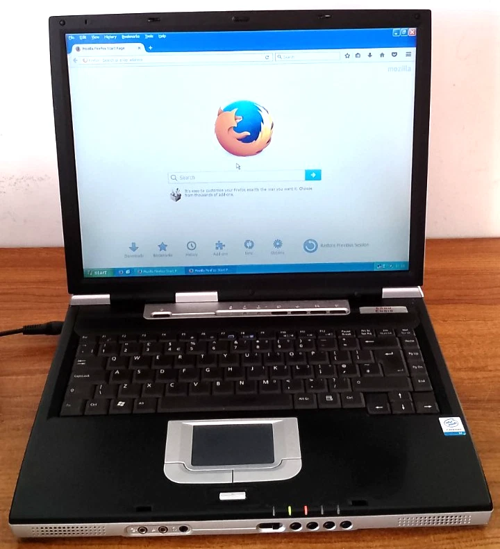 Vintage Ergo Ensis L4500R Intel Pentium Laptop - Win XP Pro - 20gb HD - c2005 - Image 3 of 4