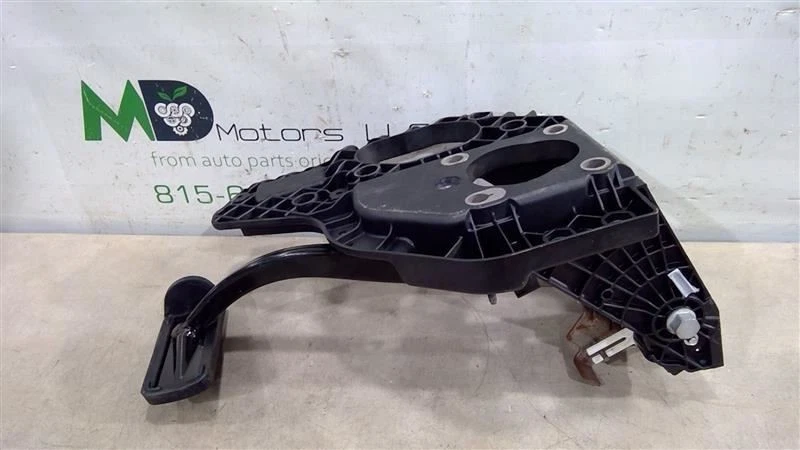 Chevrolet Tahoe 2015-2020 pedal de freno OEM 84378256 Foto 4 de 4