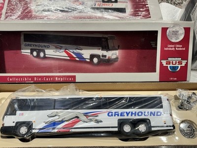 Corgi Vintage Bus Lines US53401 MCI-102 DL3 Greyhound Lines 1:50