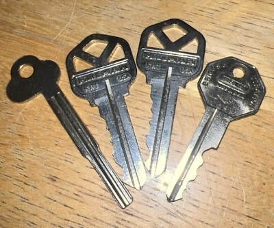 Lot of 4 Vintage Keys - 2 Hillman, 1 Briggs And Stratton, and an Unknown Brand!