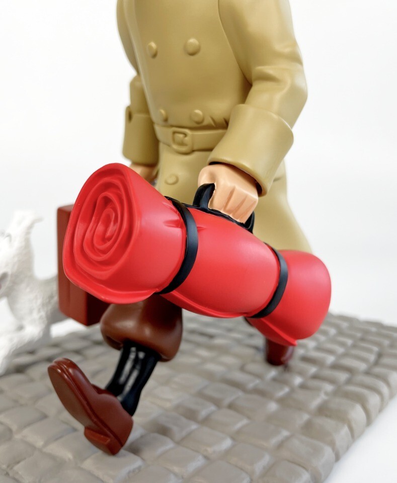 HERGE TINTIN ILS ARRIVENT Trench Tintin & Snowy Arrival Figure