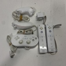 Nintendo Wii Controller Bundle 2 Wii Remotes 2 Nunchuks Classic Controller