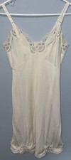 Vintage Women  s Lingerie Slip Sz 34 Ivory Lace Full Non Cling Nylon 60s