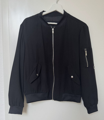 hmm- Zara Basic - leichte Jacke schwarz, Größe M, mit Bündchen, locker fallend