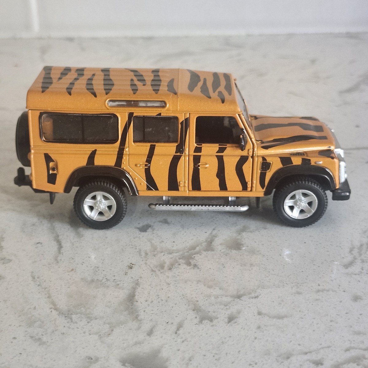 ミニカー ROVER 3LITRE Tiger Safari Land Rover Defender Model Car 1