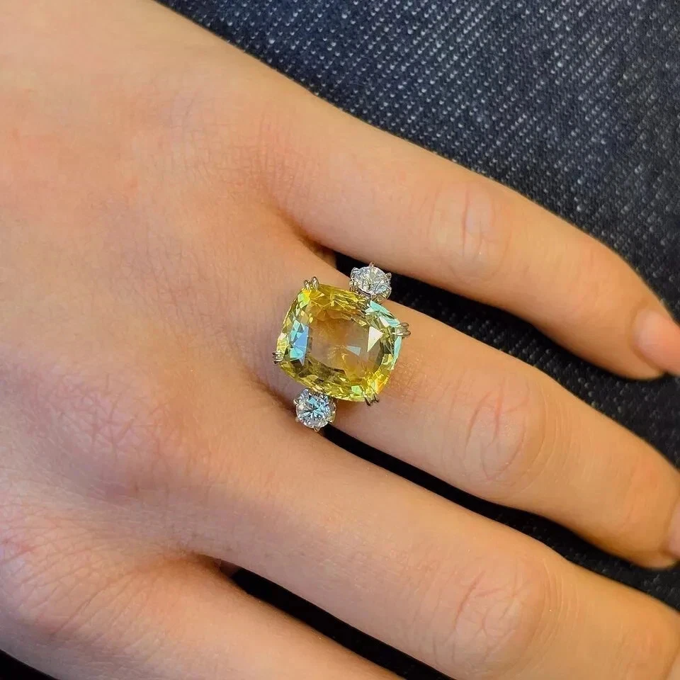 Anillo de boda de diamantes y zafiros amarillos naturales con cojín de 11,69 quilates de oro blanco de 14 quilates Foto 4 de 4