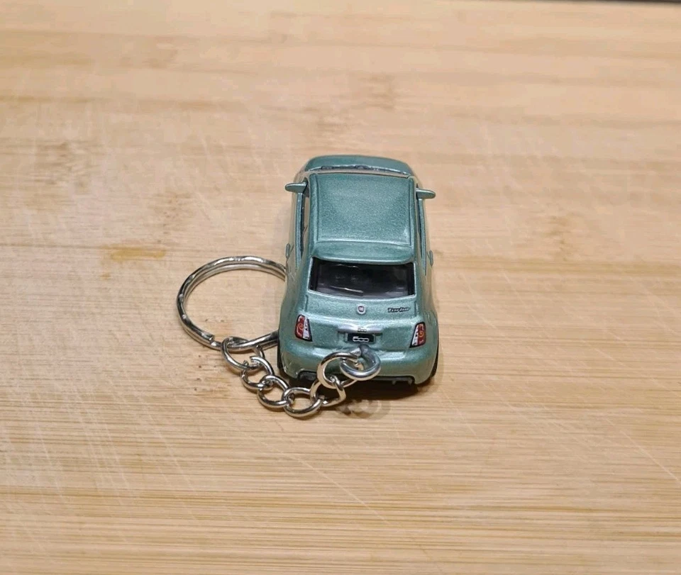 MATCHBOX DIECAST MODEL CAR 2019 FIAT 500 TURBO KEYCHAIN KEYRING  - Image 4 of 4