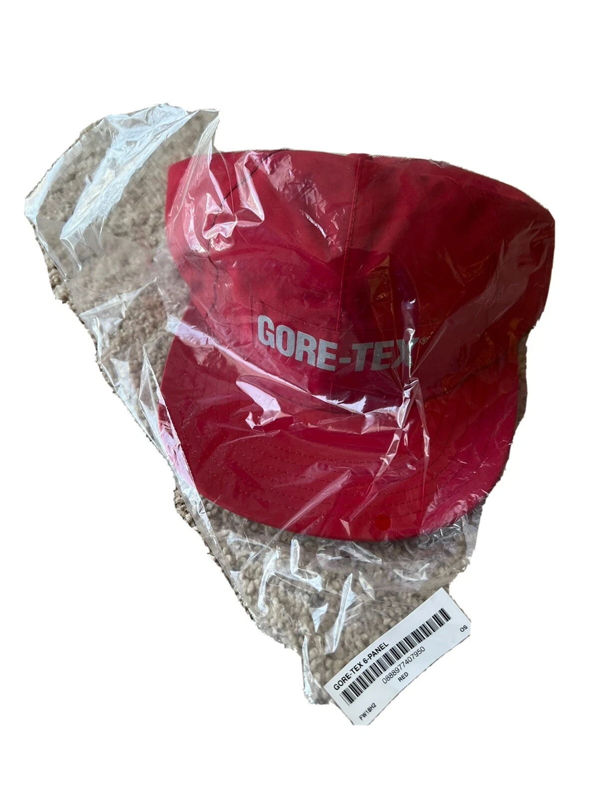 chapeau suprême gore tex rouge FW18 flambant neuf