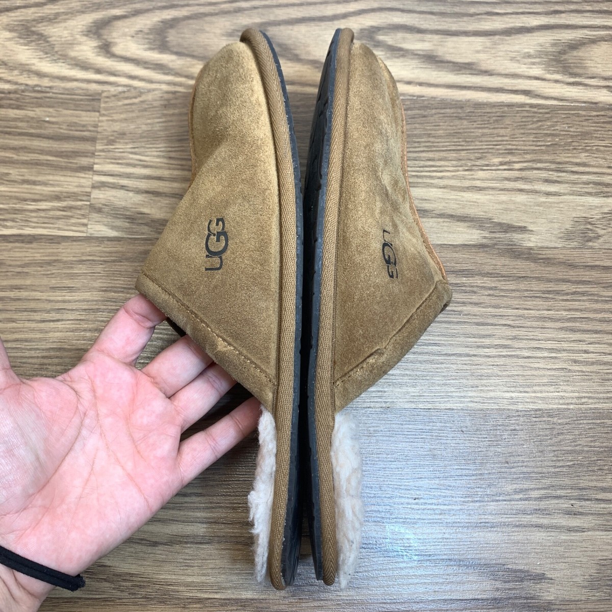 UGG Scuff Slipper Womens Slip on Size 11 Chestnut Suede  display picture 2