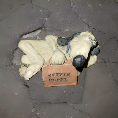 Frump Figurine : Yuppie Puppy
