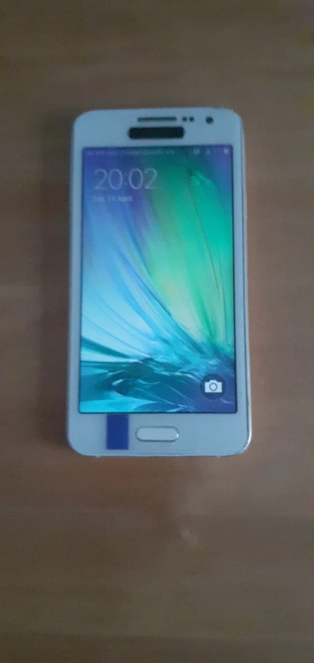Samsung Galaxy A3 SM-A300FU - 16GB - Pearl White (Unlocked) Smartphone, photo 2 of 5