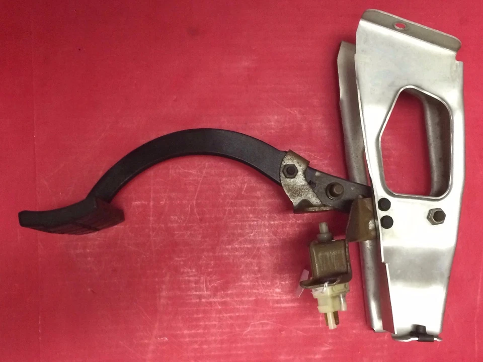 1990-1996 C4 CORVETTE CONJUNTO DE PEDAL DE FRENO CON SENSOR AUTOMÁTICO TRAN GM# 108669 Foto 2 de 4