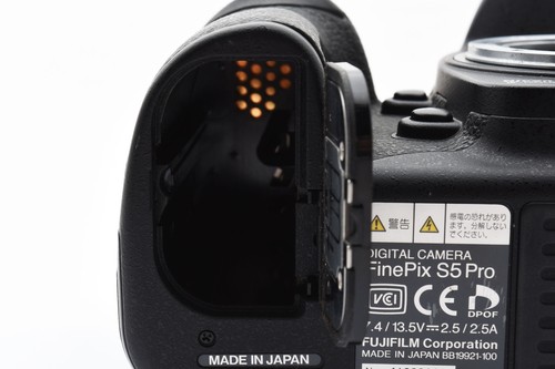Fujifilm FinePix S5 PRO 12.34MP Digital SLR Camera Body From Japan - Picture 11 of 12
