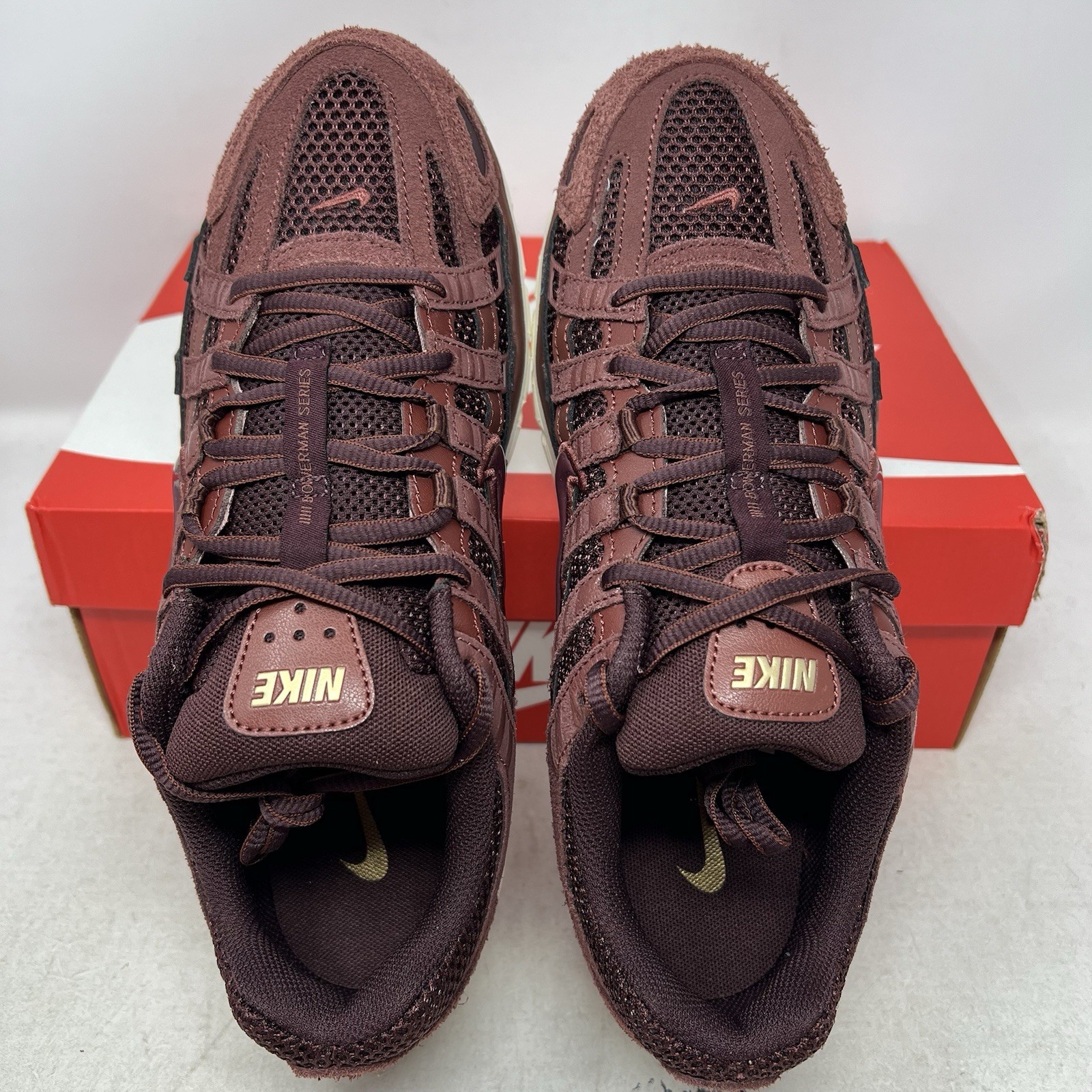 Nike P 6000 SE Dark Pony oro metallizzato bordeaux Crush scarpe uomo HF0015 200