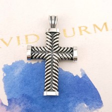 Ciondolo amuleto crocifisso croce cavo Chevron argento sterling 27x45 David Yurman 