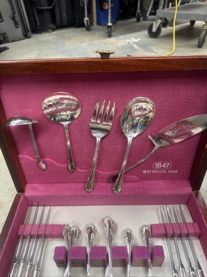 Деревянный ящик для хранения 8 предметов 1847 Rogers Bros. Heritage 57 штук (F3) - Изображение 2 из 4