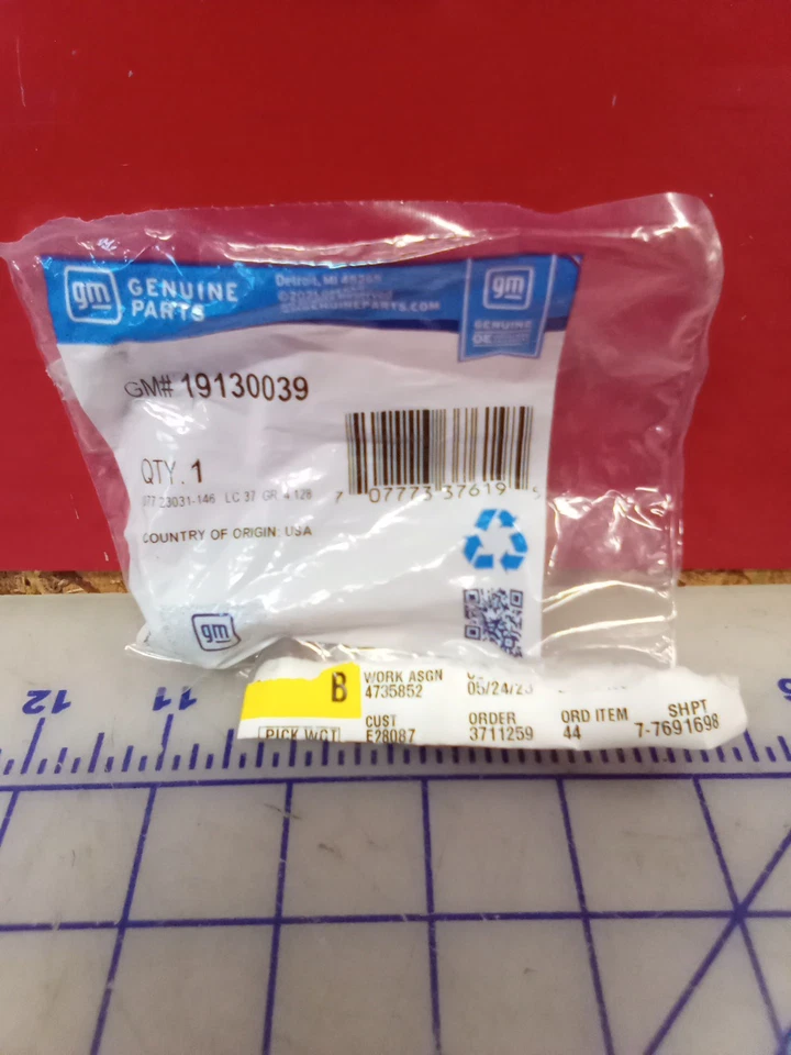 Conector de línea de enfriador de fluido de transmisión automática GM 19130039 piezas originales nuevo antiguo... Foto 2 de 4