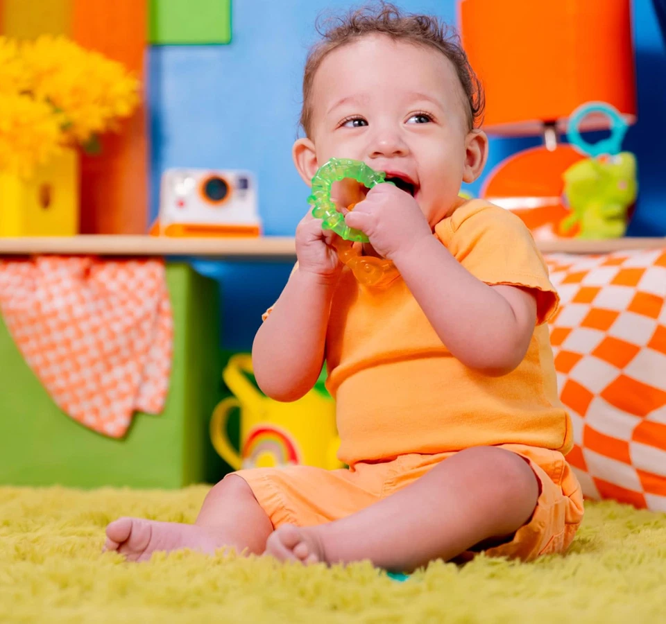 Juego de juguetes para dentición Bright Starts Chill & Teethe Baby - Calmante lleno de agua sin BPA Foto 4 de 4