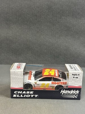 Chase Elliott 2017 Hooters 1/64 Diecast
