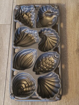 Vintage 1989 JOHN WRIGHT CO Cast Iron Sea Shell Coastal Bread Cookie Pan Mold